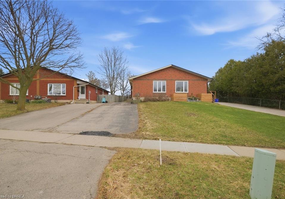 7-forest-drive-paris-ontario-40829811