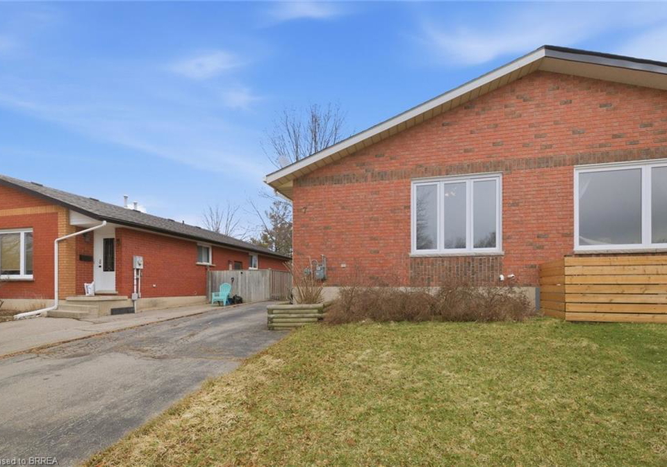 7-forest-drive-paris-ontario-40829811