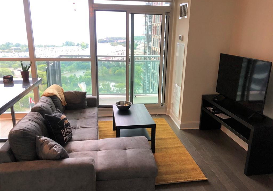 33-shore-breeze-drive-etobicoke-ontario-40829940