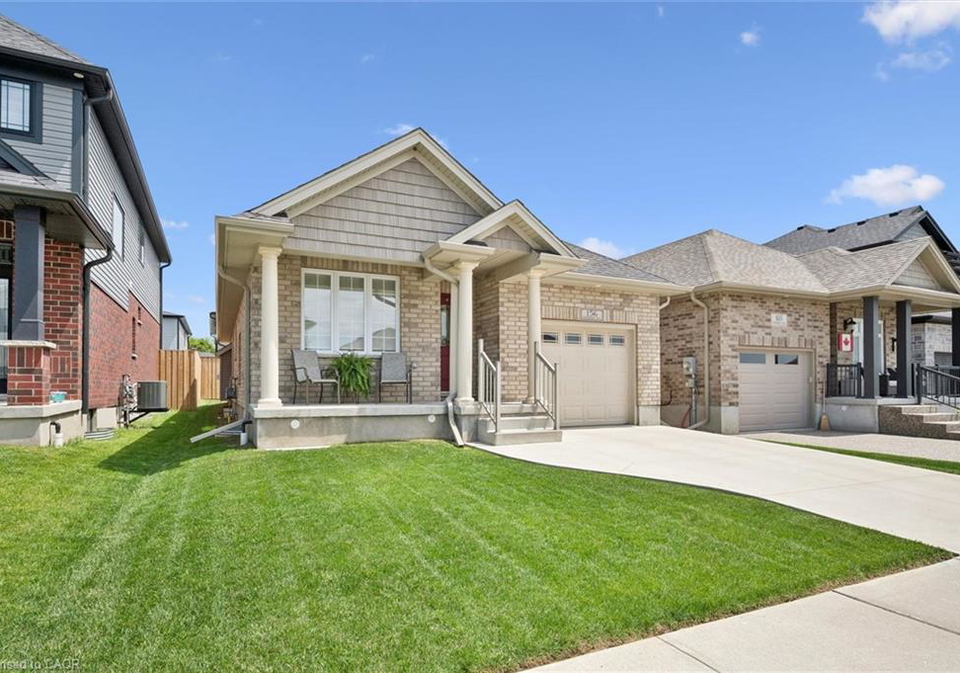 156-woodberry-crescent-elmira-ontario-40829983