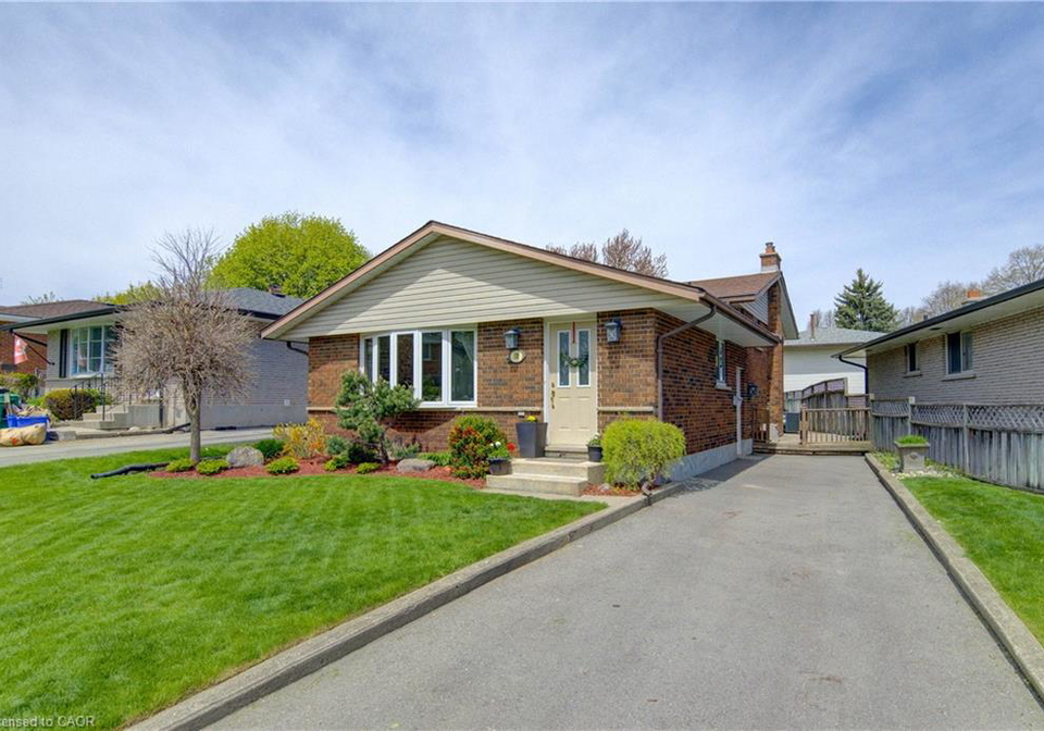 10-bosworth-crescent-kitchener-ontario-40829989