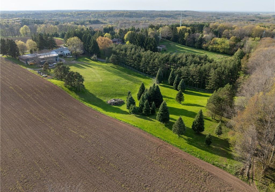 2010-hansler-street-ridgeville-ontario-40829995