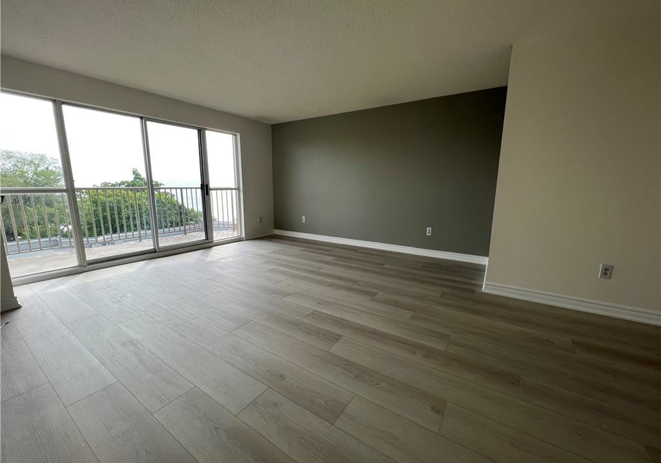 2210-lakeshore-road-burlington-ontario-40830054