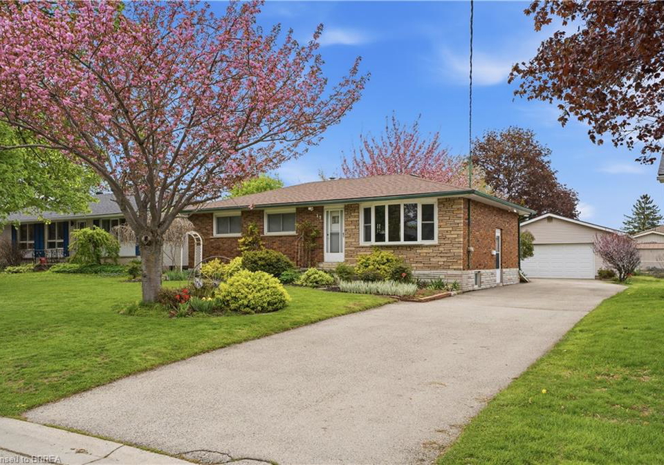 17-kathleen-street-paris-ontario-40830112