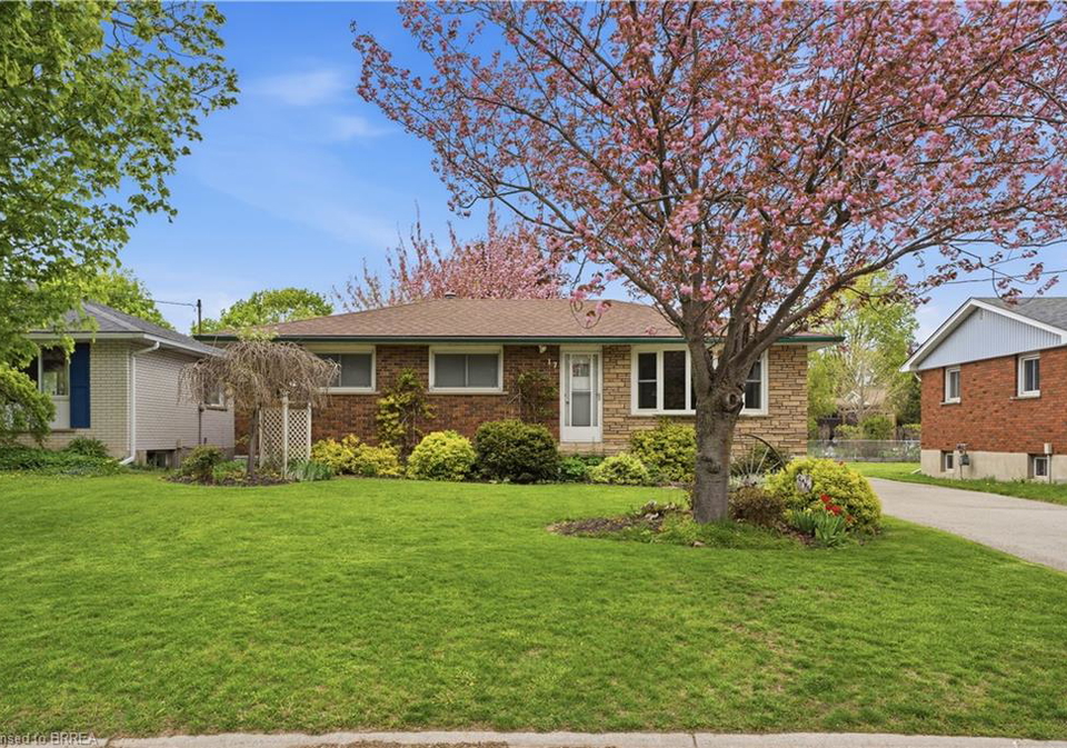 17-kathleen-street-paris-ontario-40830112
