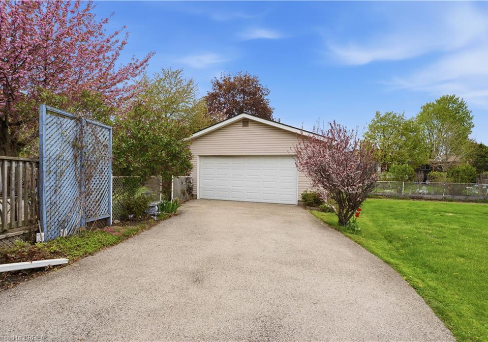 17-kathleen-street-paris-ontario-40830112