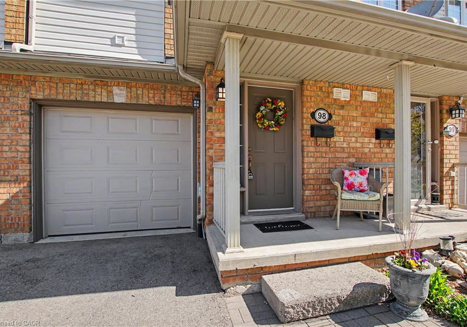 100-beddoe-drive-hamilton-ontario-40830139