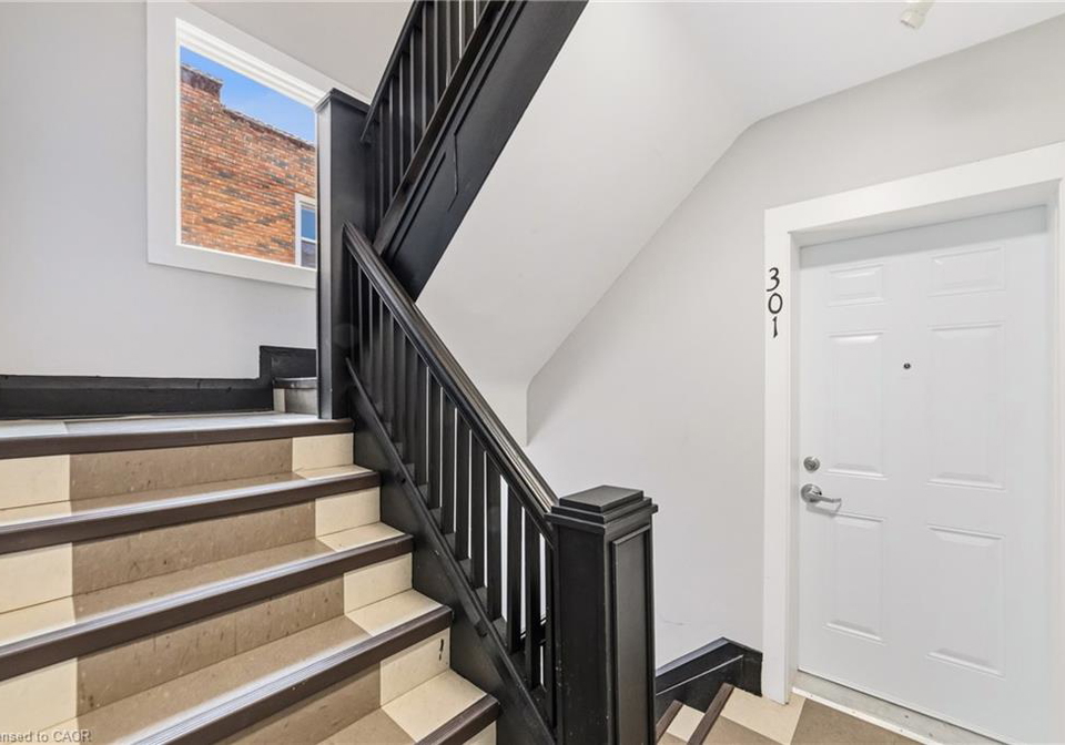 1544-king-street-e-hamilton-ontario-40830148