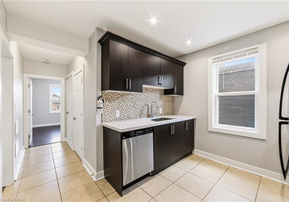1544-king-street-e-hamilton-ontario-40830148