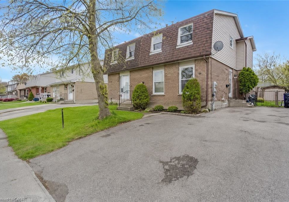 33-meadow-woods-crescent-kitchener-ontario-40830178