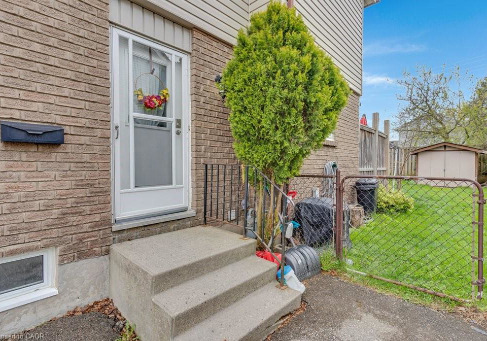 33-meadow-woods-crescent-kitchener-ontario-40830178