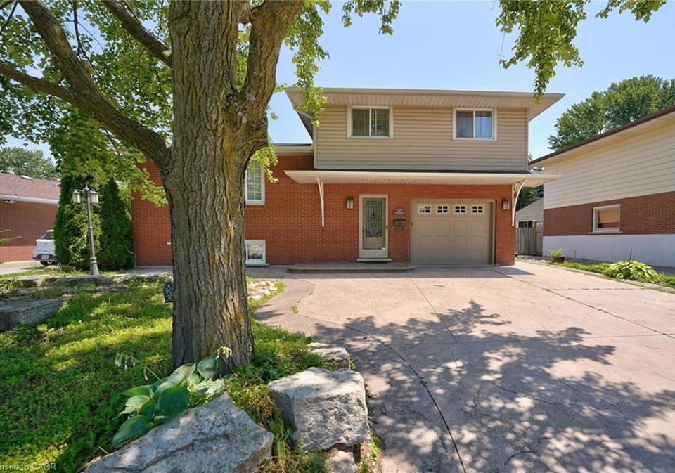 207-christopher-drive-cambridge-ontario-40830221