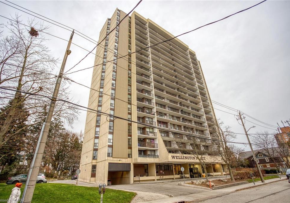 81-church-street-kitchener-ontario-40830384