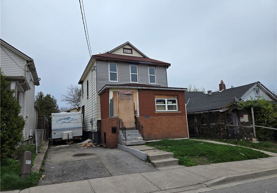 4550-crysler-avenue-niagara-falls-ontario-40830399