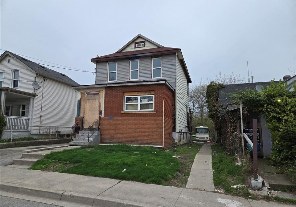 4550-crysler-avenue-niagara-falls-ontario-40830399