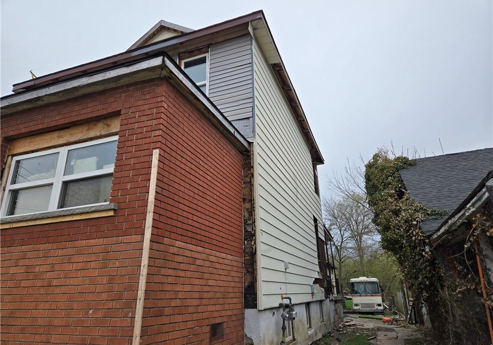 4550-crysler-avenue-niagara-falls-ontario-40830399