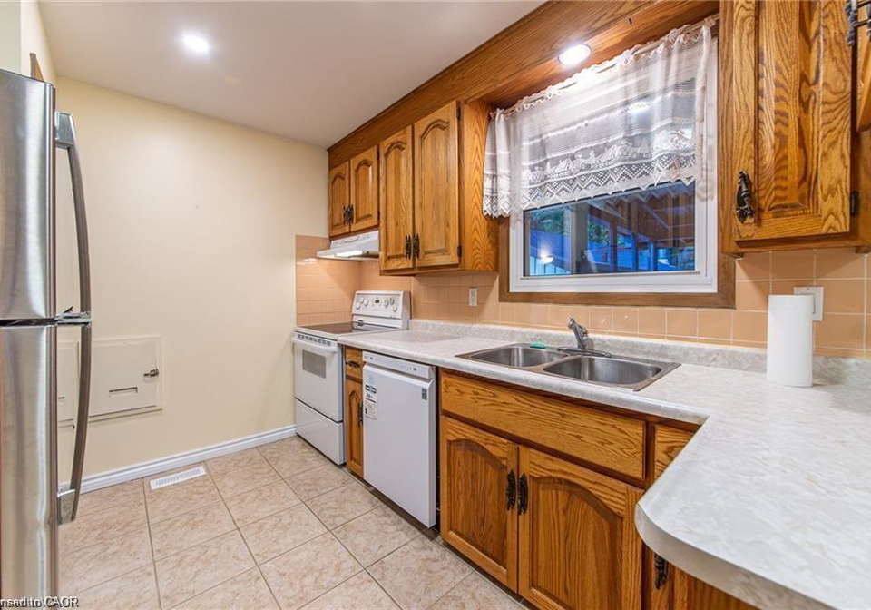 136-macgregor-crescent-waterloo-ontario-40830695