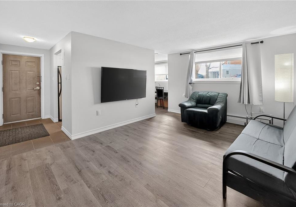 37-conroy-crescent-guelph-ontario-40830737