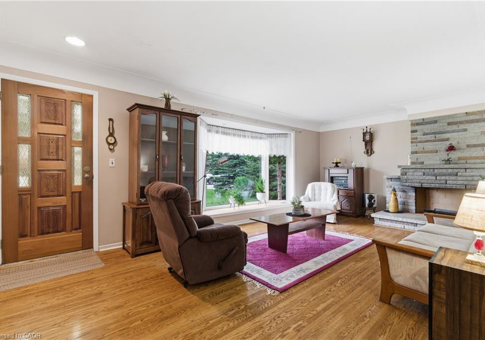 115-oneida-boulevard-ancaster-ontario-40830817