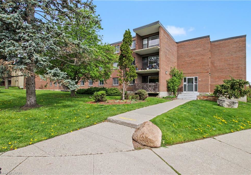 4-avalon-place-kitchener-ontario-40830846