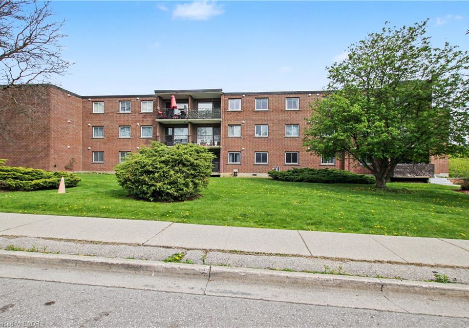 4-avalon-place-kitchener-ontario-40830846