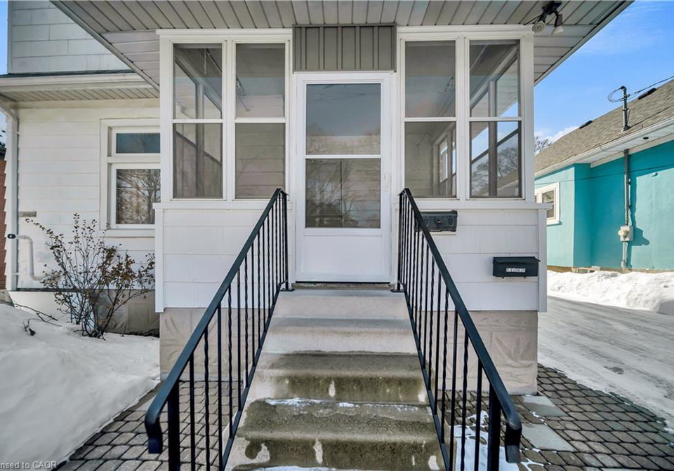 141-samuel-street-kitchener-ontario-40830902