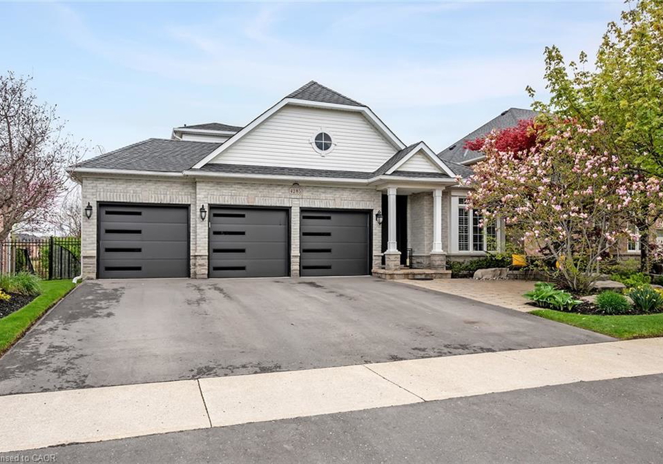 4285-couples-crescent-burlington-ontario-40831043
