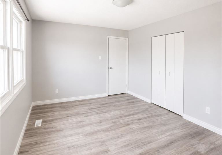 513-quiet-place-waterloo-ontario-40831327