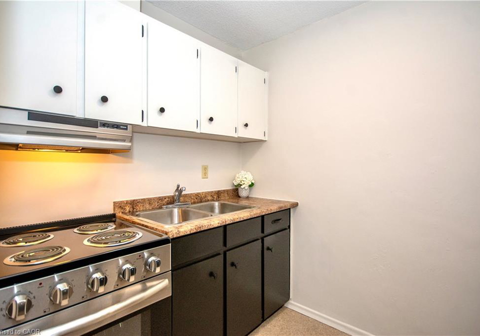 64-benton-street-kitchener-ontario-40831462