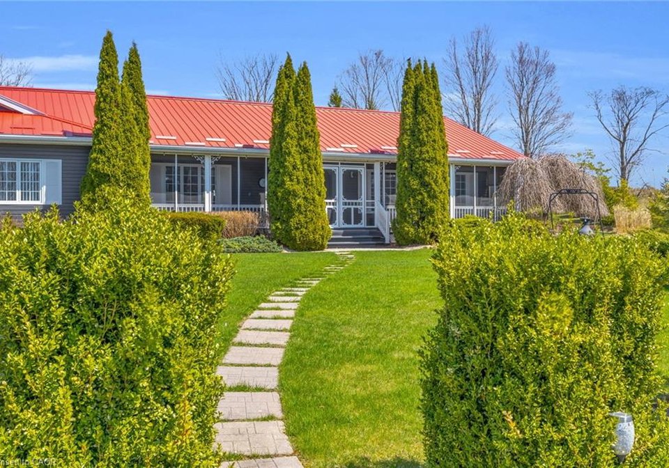 2-joanne-crescent-mount-forest-ontario-40831493