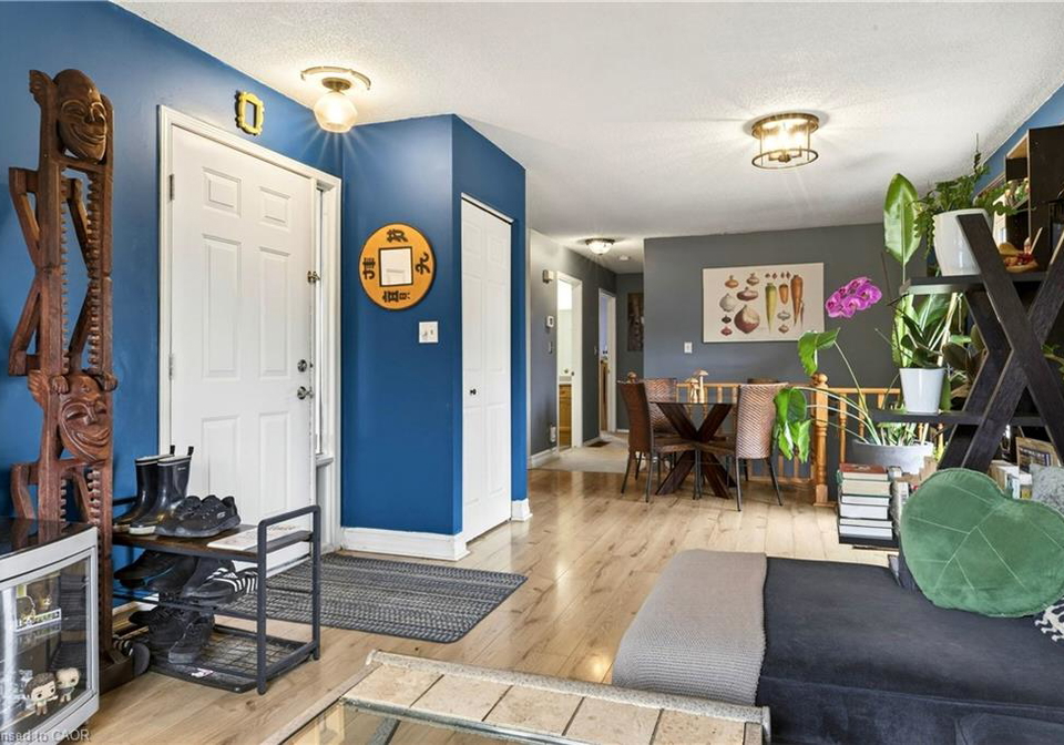 31-kinross-street-caledonia-ontario-40831595