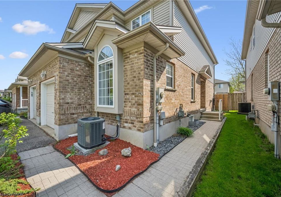 511-dansbury-drive-waterloo-ontario-40831928
