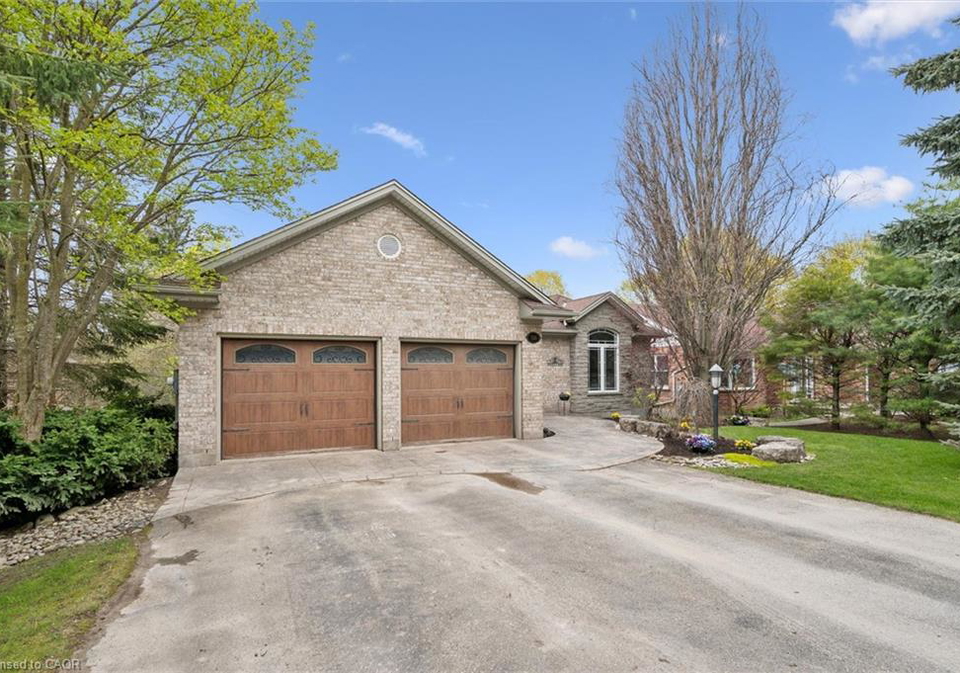 326-erb-street-centre-wellington-ontario-40832040