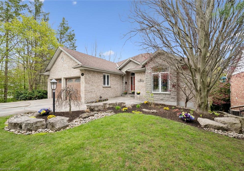326-erb-street-centre-wellington-ontario-40832040
