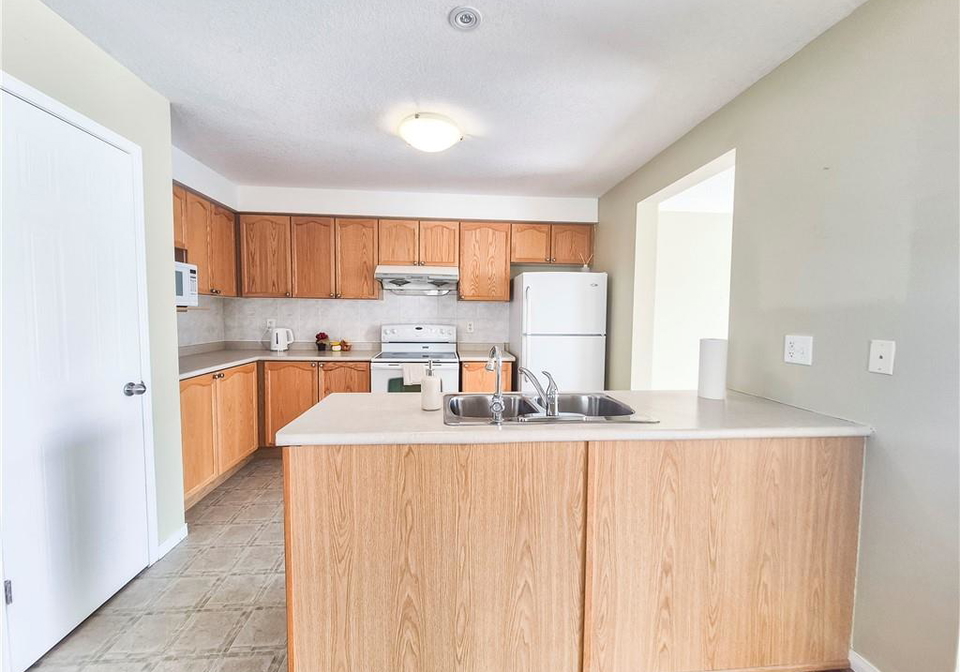 775-karlsfeld-road-waterloo-ontario-40832047