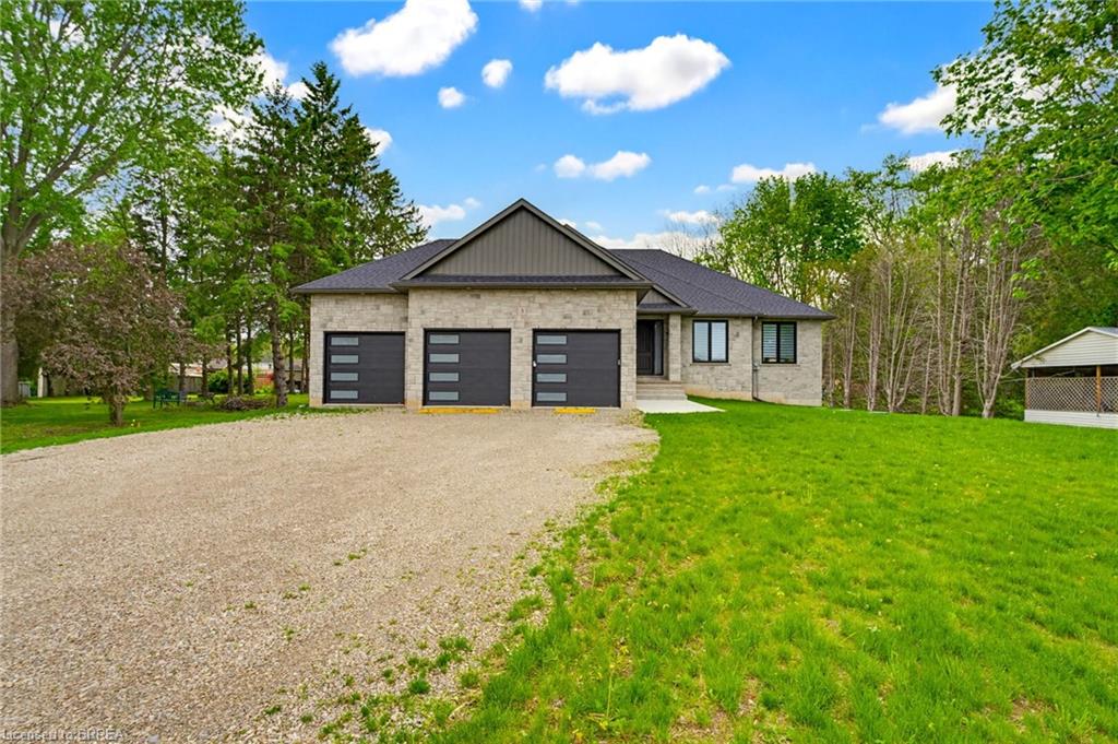 3-kings-lane-scotland-ontario-40832052