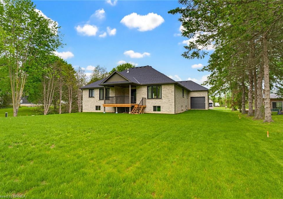 3-kings-lane-scotland-ontario-40832052