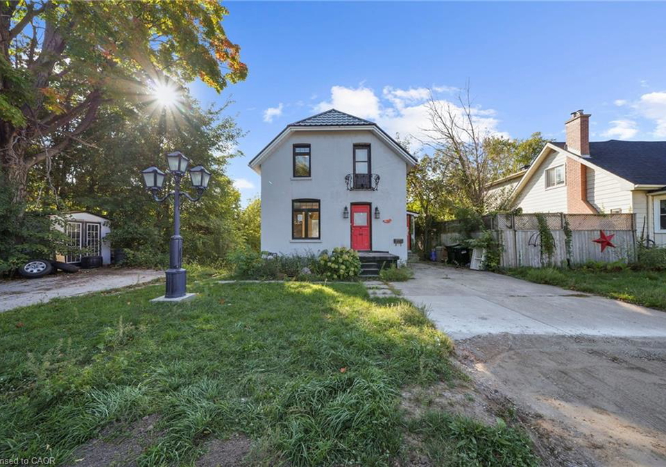 43-perry-street-barrie-ontario-40832206