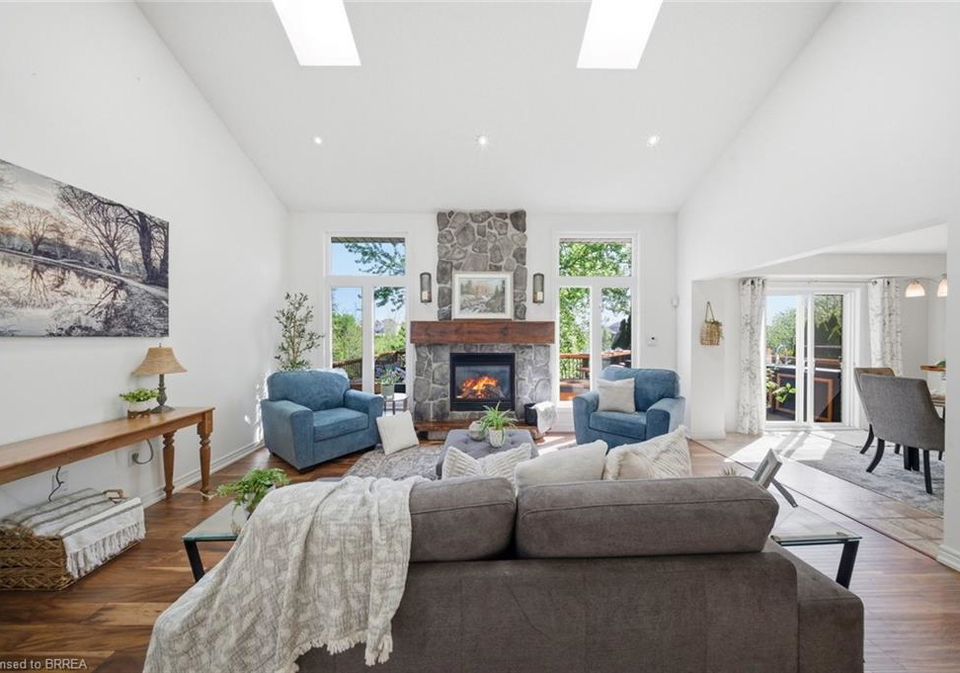 18-bricker-court-brantford-ontario-40832389