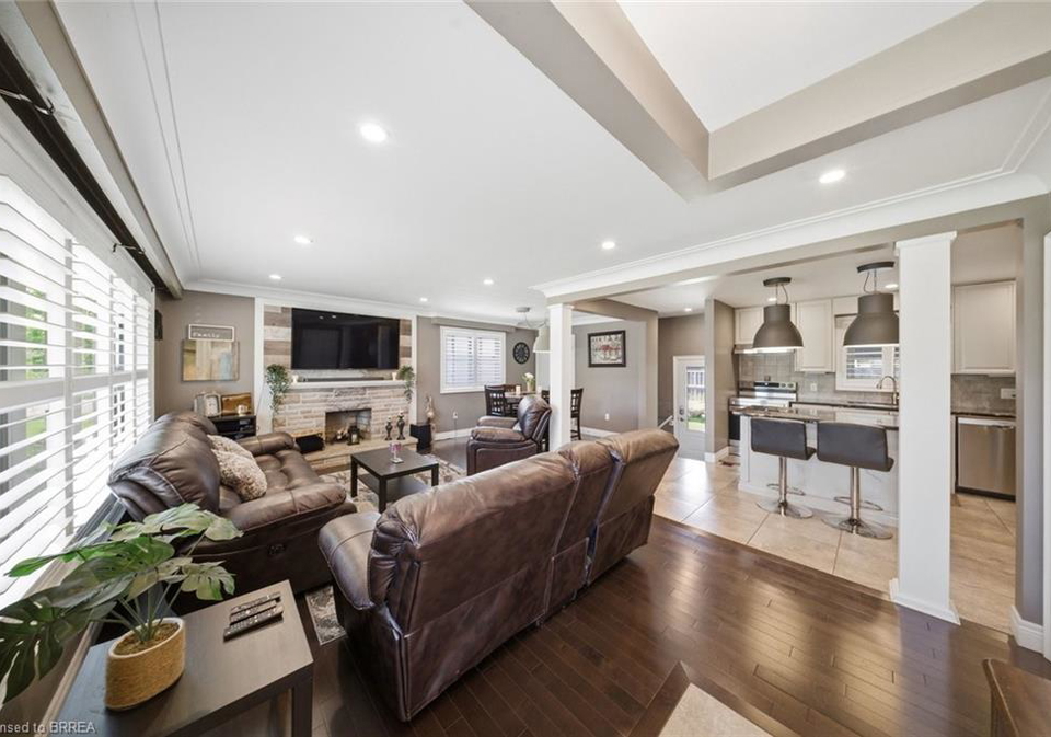 8-queensway-drive-brantford-ontario-40832402