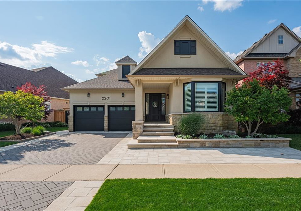 2201-rochester-circle-oakville-ontario-40832492