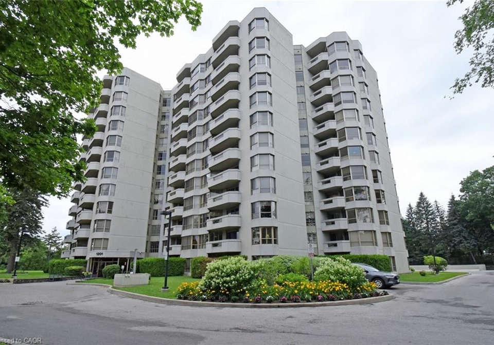 1201-north-shore-boulevard-e-burlington-ontario-40832531