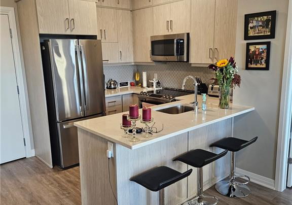 95-dundas-street-oakville-ontario-40832559