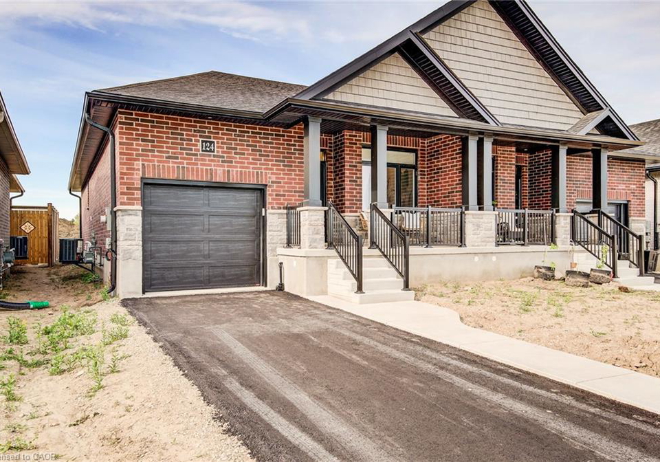 124-south-parkwood-boulevard-elmira-ontario-40832670