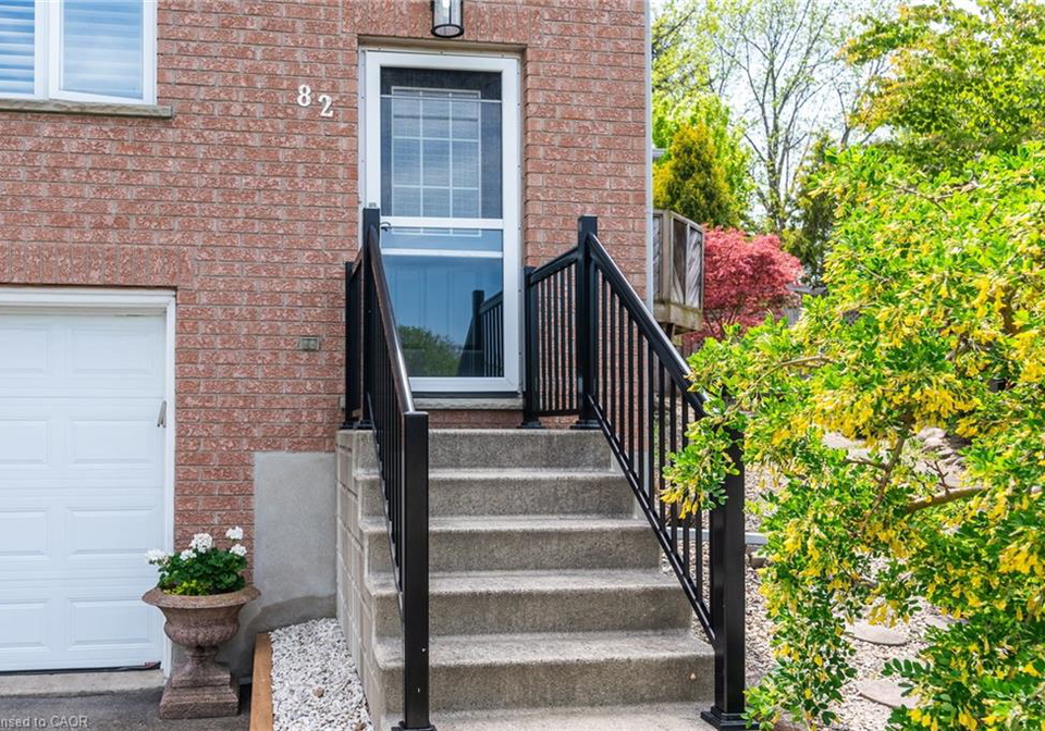82-old-huron-court-kitchener-ontario-40832711