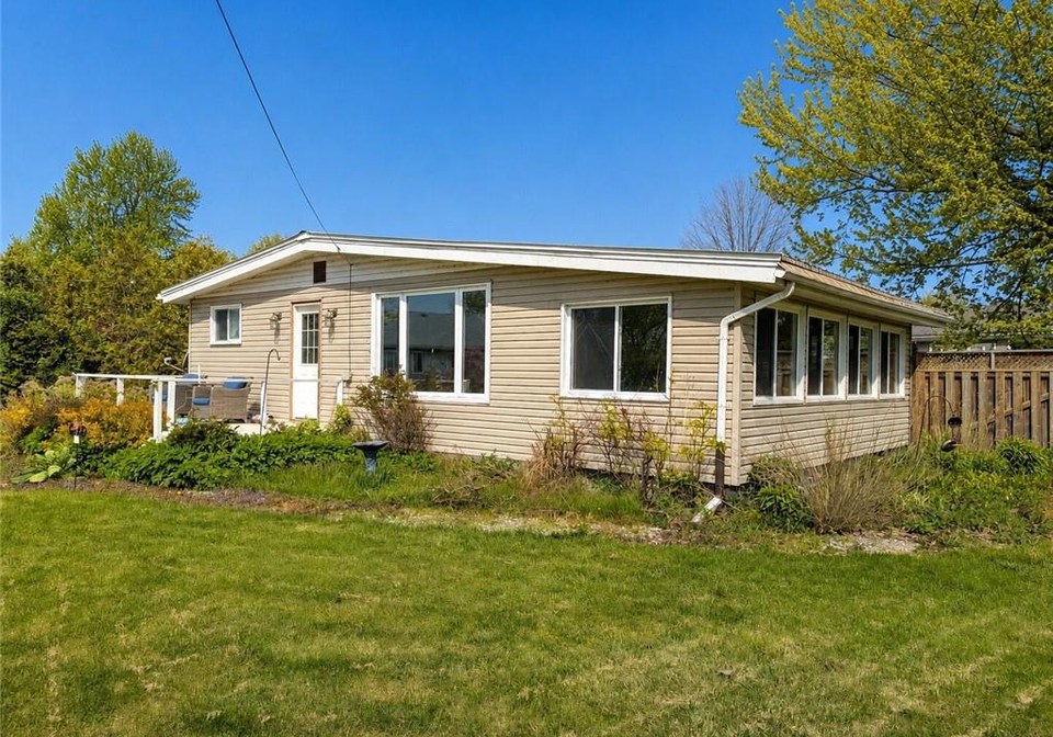 18-kenneth-avenue-port-dover-ontario-40832724