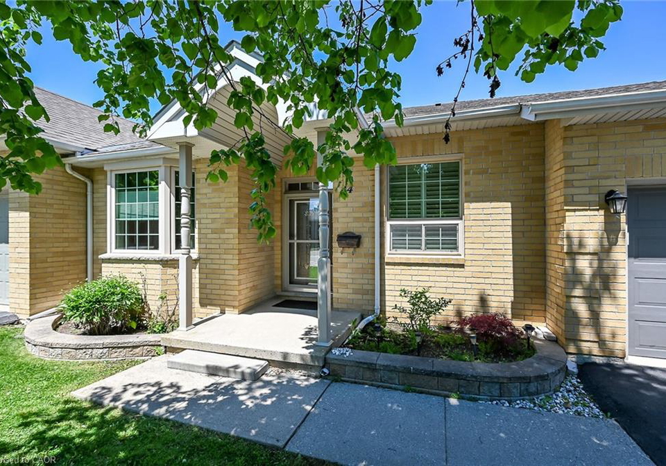 44-riveroaks-drive-mount-hope-ontario-40832807
