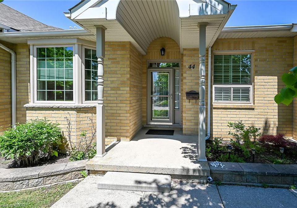 44-riveroaks-drive-mount-hope-ontario-40832807
