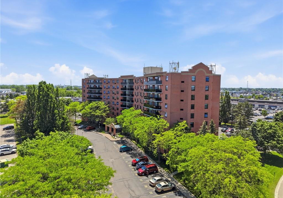 9-bonheur-court-brantford-ontario-40832827