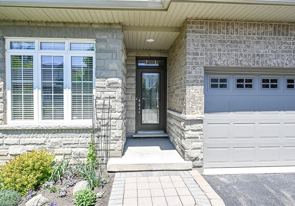 9-grovetree-trail-hamilton-ontario-40832873